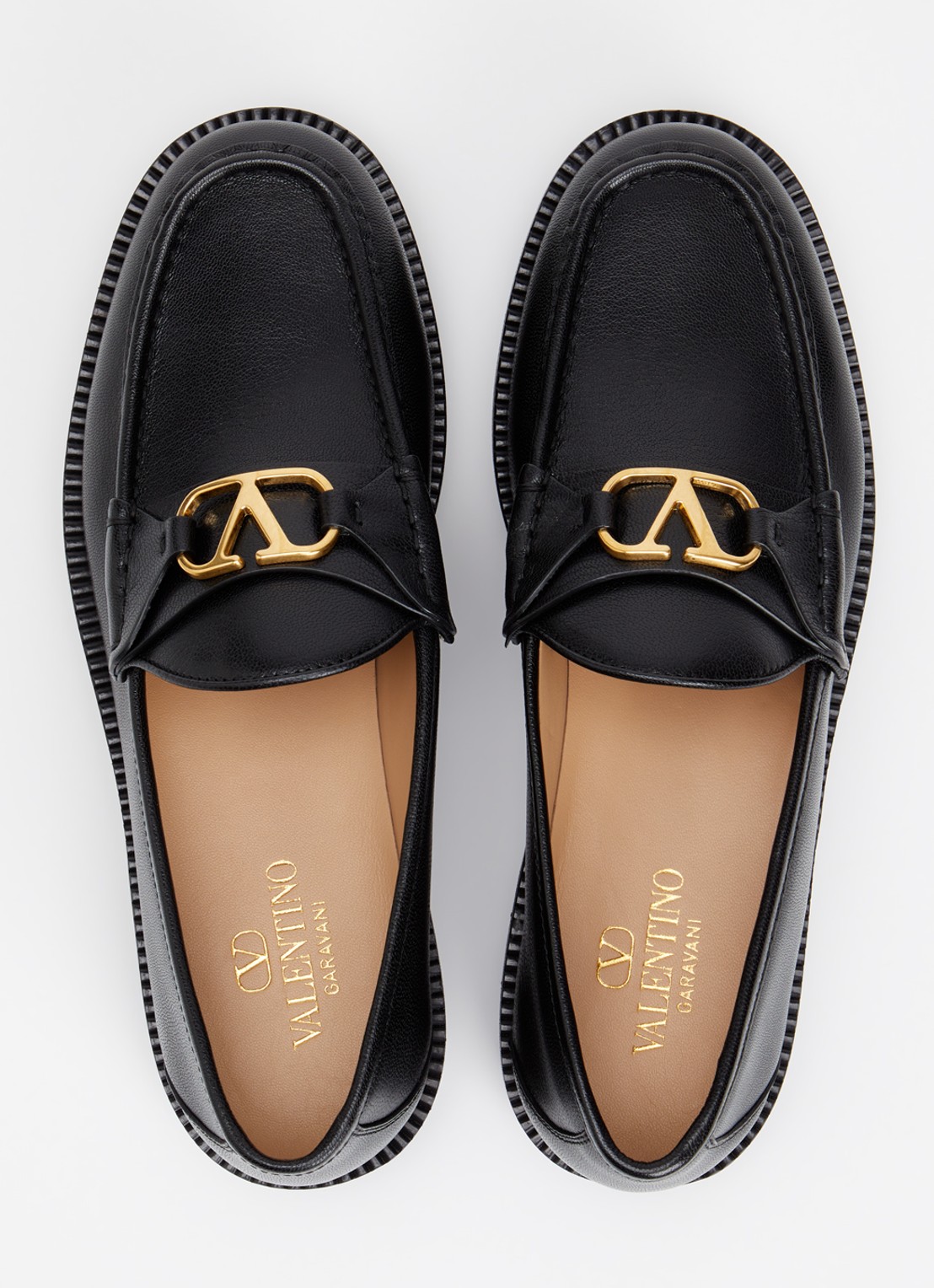 Valentino Garavani VLogo Signature Buffalo loafer van leer - detail 2 zwart