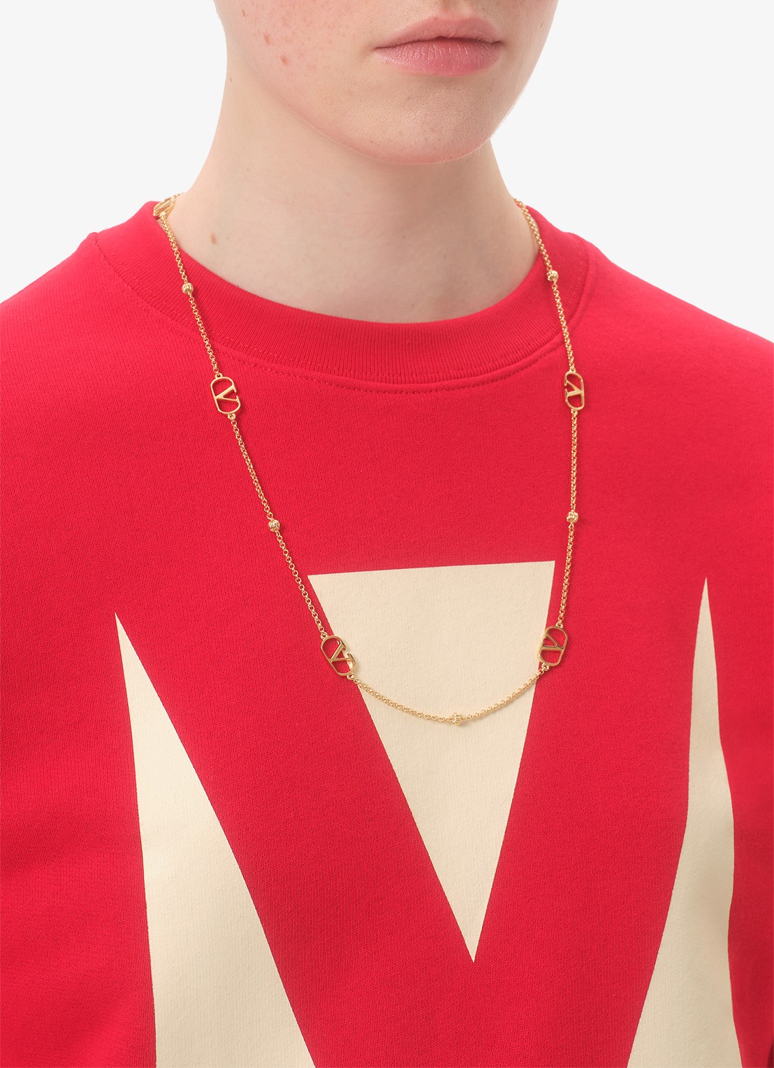 Valentino Garavani Vlogo Signature ketting met logo - voorkant 2 goud