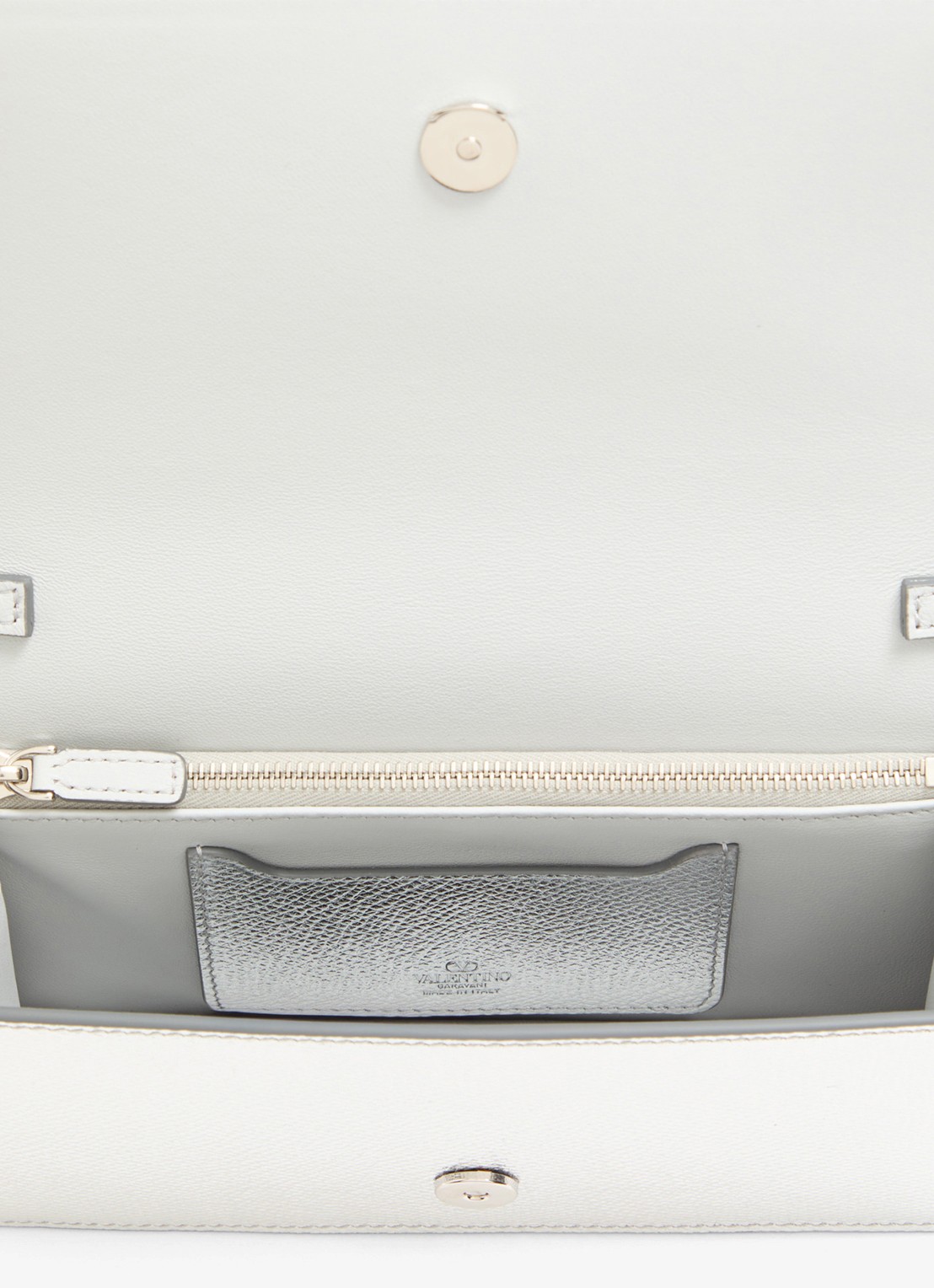 Valentino Garavani VLogo Signature Mini crossbodytas van kalfsleer met metallic finish - detail 2 zilver