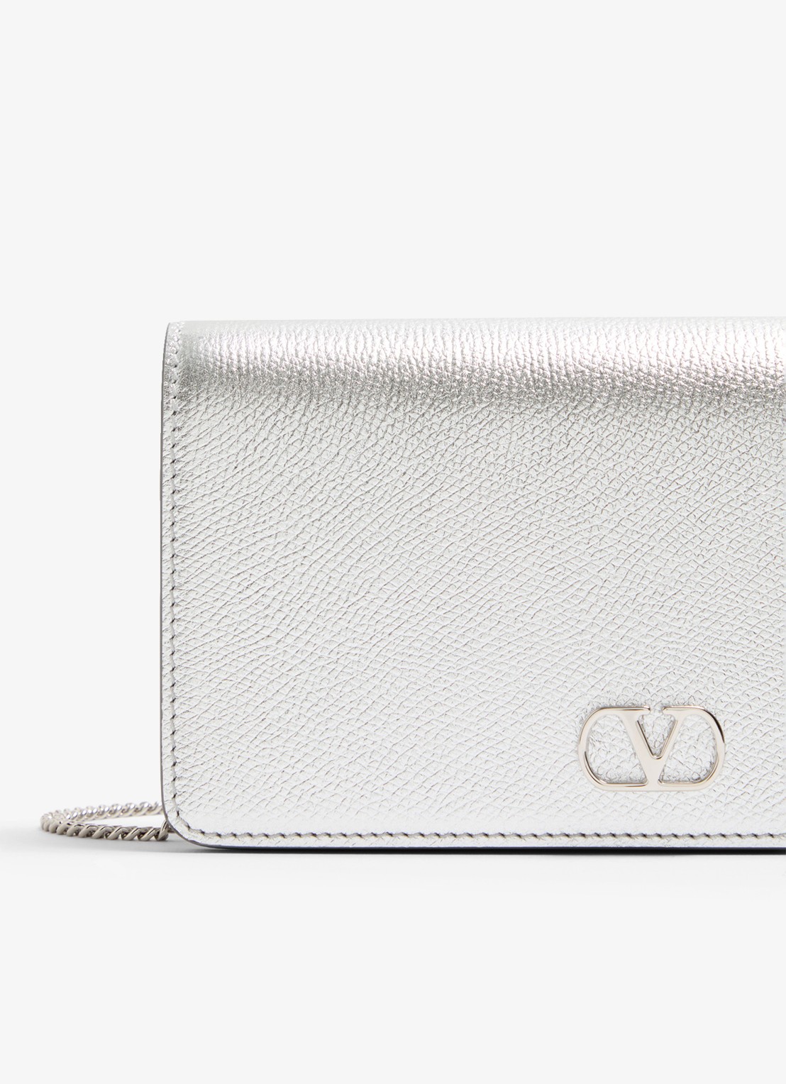 Valentino Garavani VLogo Signature Mini crossbodytas van kalfsleer met metallic finish - detail 3 zilver