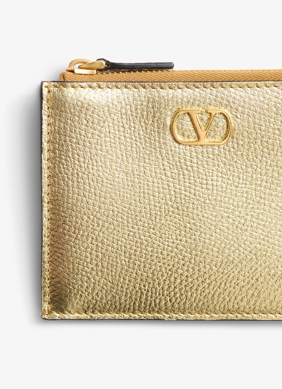 Valentino Garavani VLogo Signature portemonnee van kalfsleer met metallic finish - detail 4 goud