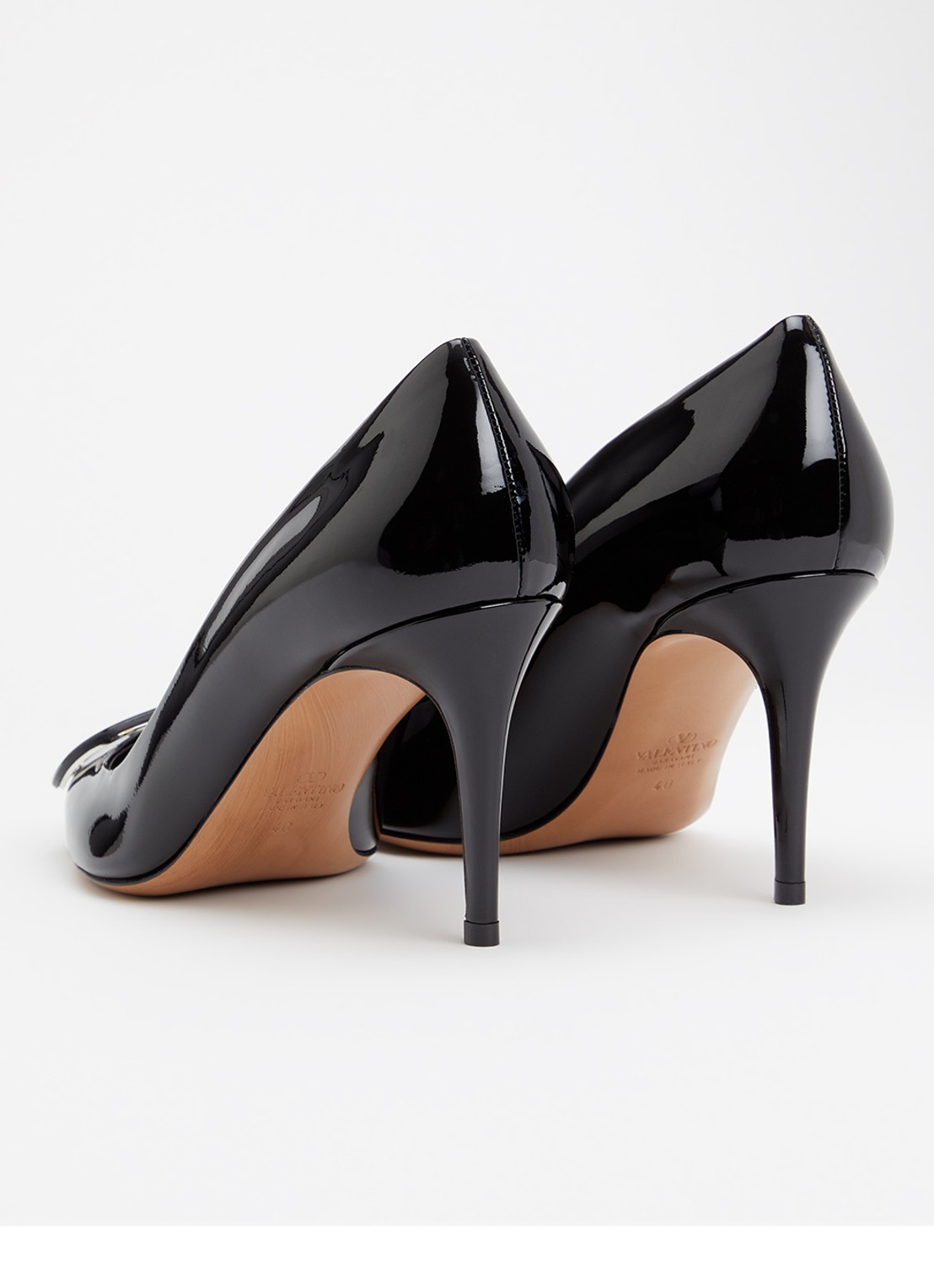 Valentino Garavani VLogo Signature pump van lakleer - achterkant zwart