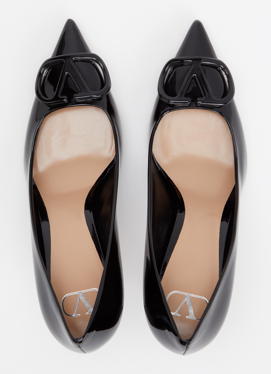 Valentino Garavani VLogo Signature pump van lakleer - detail 3 zwart