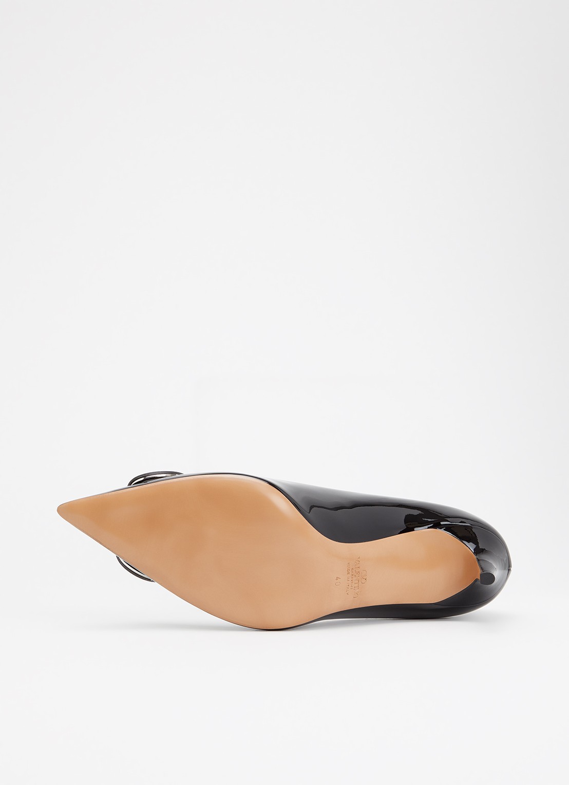 Valentino Garavani VLogo Signature pump van lakleer - detail 4 zwart