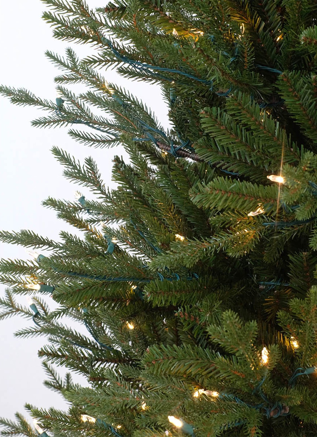 Van Der Gucht Arkansas kunstkerstboom met LED verlichting 228 cm - achterkant donkergroen