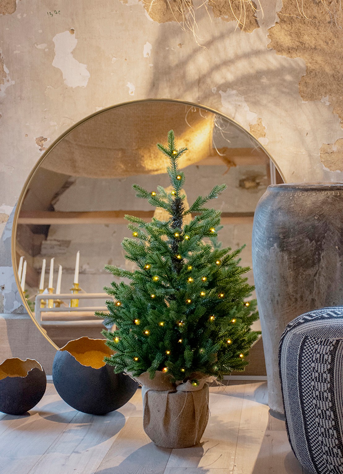 Van Der Gucht Detroit kunstkerstboom met LED verlichting 75 cm - voorkant 2 donkergroen