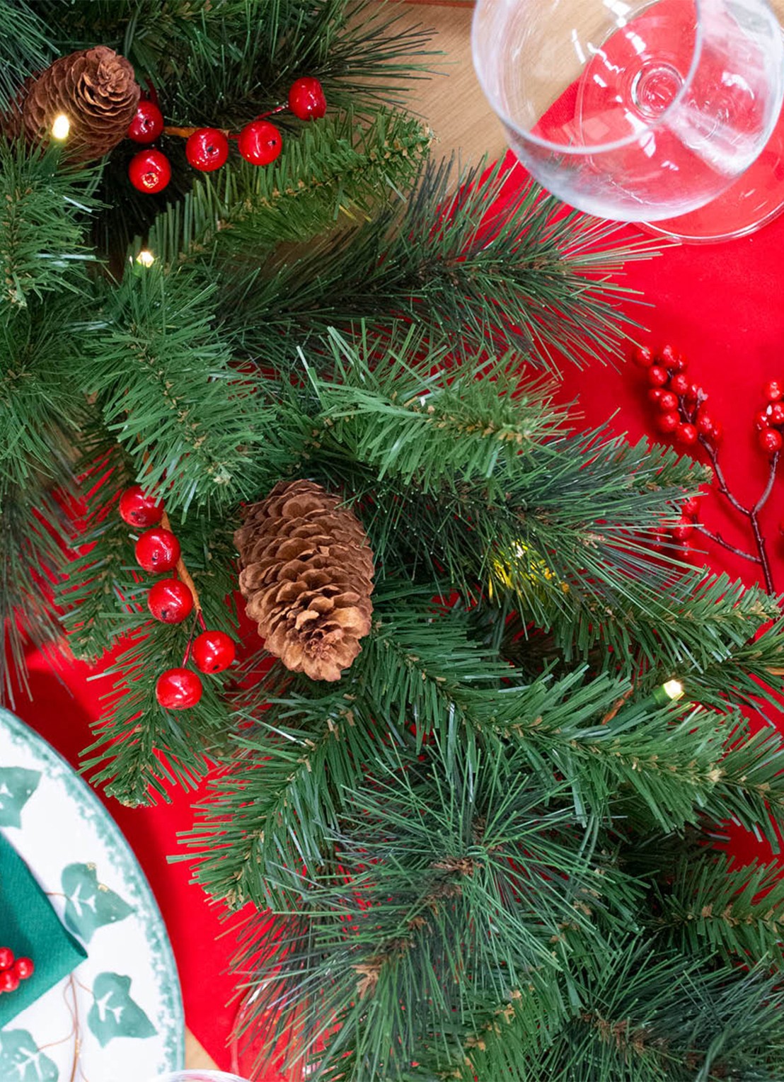 Van Der Gucht Everyday kerstguirlande met LED verlichting Ø30 cm - voorkant 4 groen