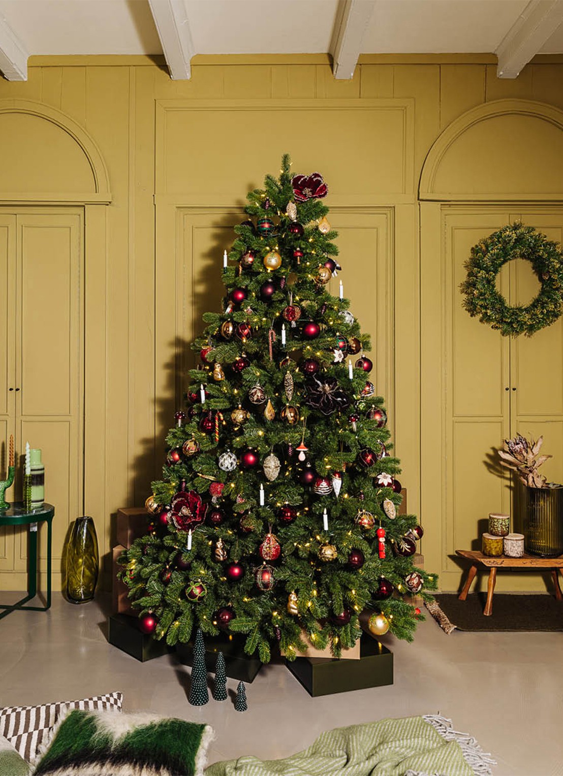 Van Der Gucht Feel Real® Bayberry® kunstkerstboom met LED verlichting 183 cm - voorkant 3 groen