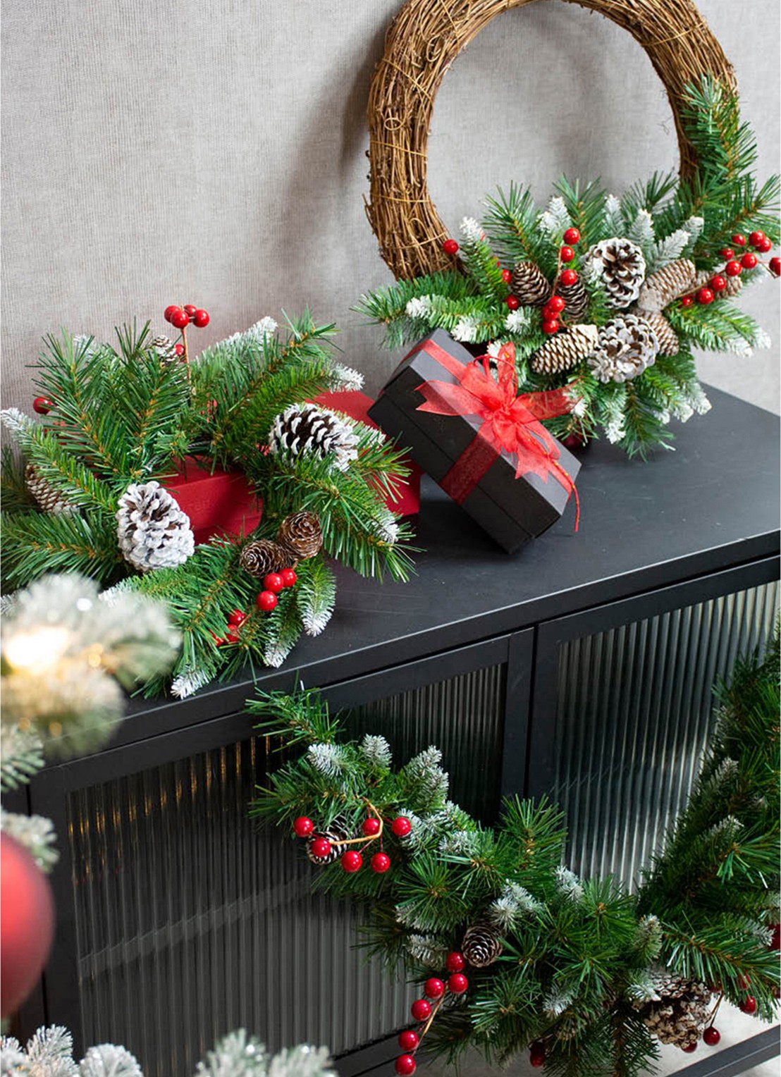 Van Der Gucht Frosted Berry Grapevine kunstkerstkrans Ø41 cm - achterkant groen