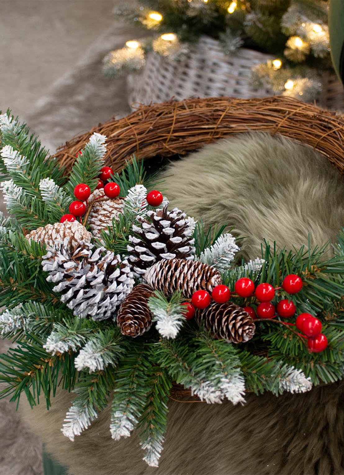 Van Der Gucht Frosted Berry Grapevine kunstkerstkrans Ø41 cm - voorkant 3 groen