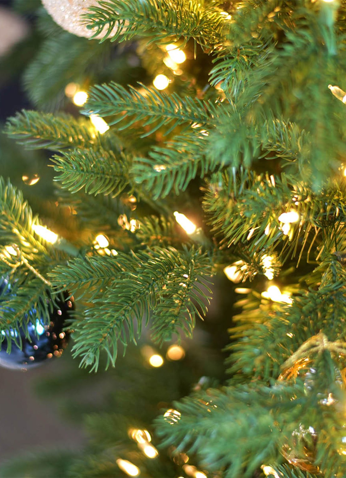 Van Der Gucht Mulberry Green kunstkerstboom met LED verlichting 228 cm - achterkant 3 groen