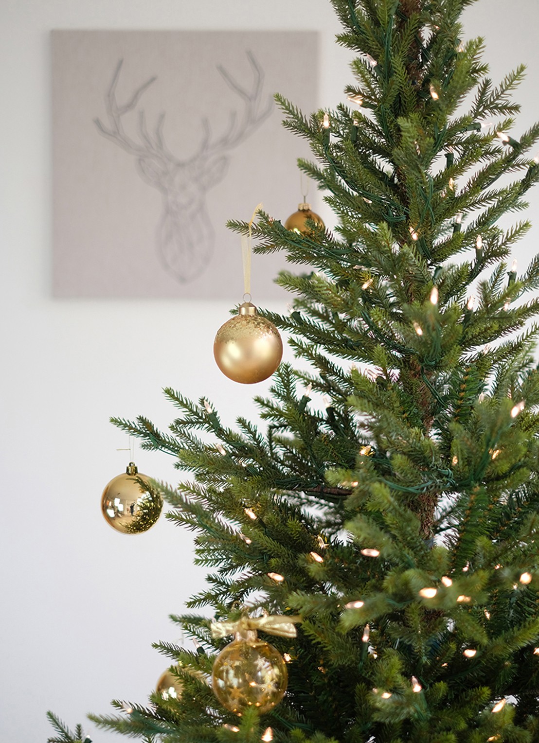 Van Der Gucht Sami Mountain Spruce kunstkerstboom met LED verlichting 213 cm  - detail 3 groen