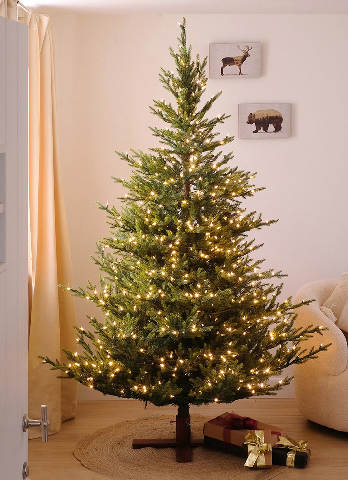 Van Der Gucht Sami Mountain Spruce kunstkerstboom met LED verlichting 213 cm  - detail 4 groen