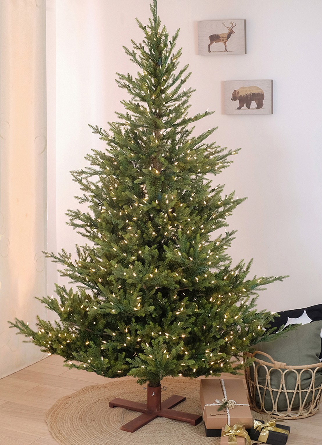 Van Der Gucht Sami Mountain Spruce kunstkerstboom met LED verlichting 213 cm  - detail 6 groen