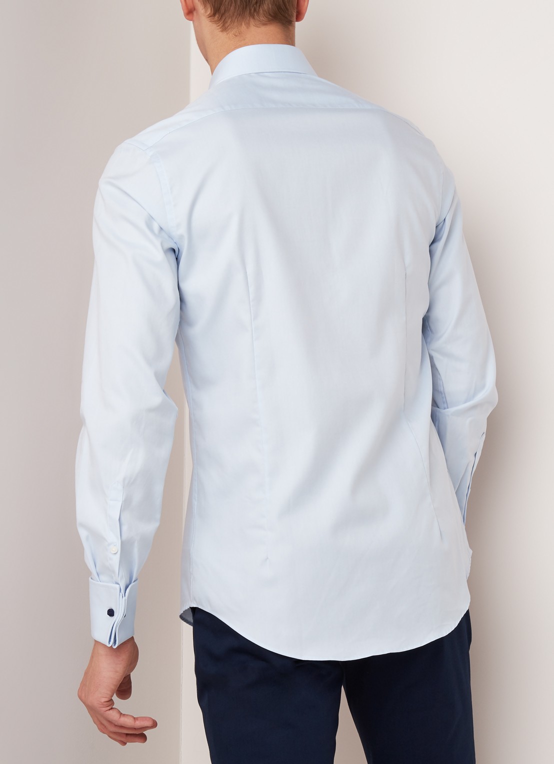 Van Gils Ext slim fit overhemd met wide spread-kraag - achterkant lichtblauw
