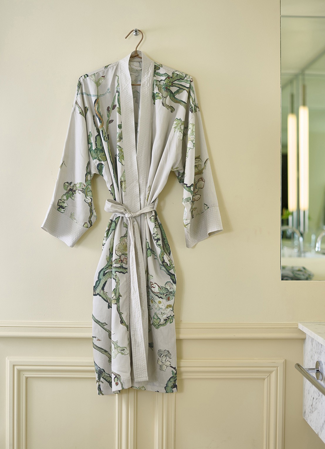 Van Gogh Museum Almond Blossom kimono met bloemenprint - voorkant 2 zand