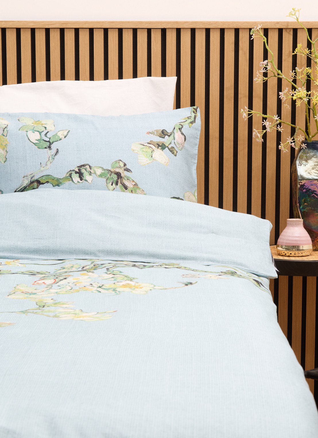 Van Gogh Museum Blossom dekbedovertrekset van katoensatijn 220TC - inclusief kussensloop - voorkant 3 blauwgrijs