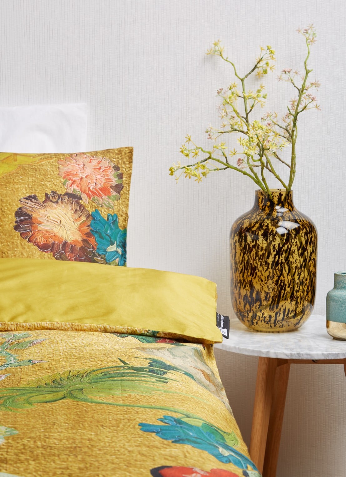 Van Gogh Museum Partout des Fleurs dekbedovertrek van katoensatijn - inclusief kussensloop - voorkant 3 goud