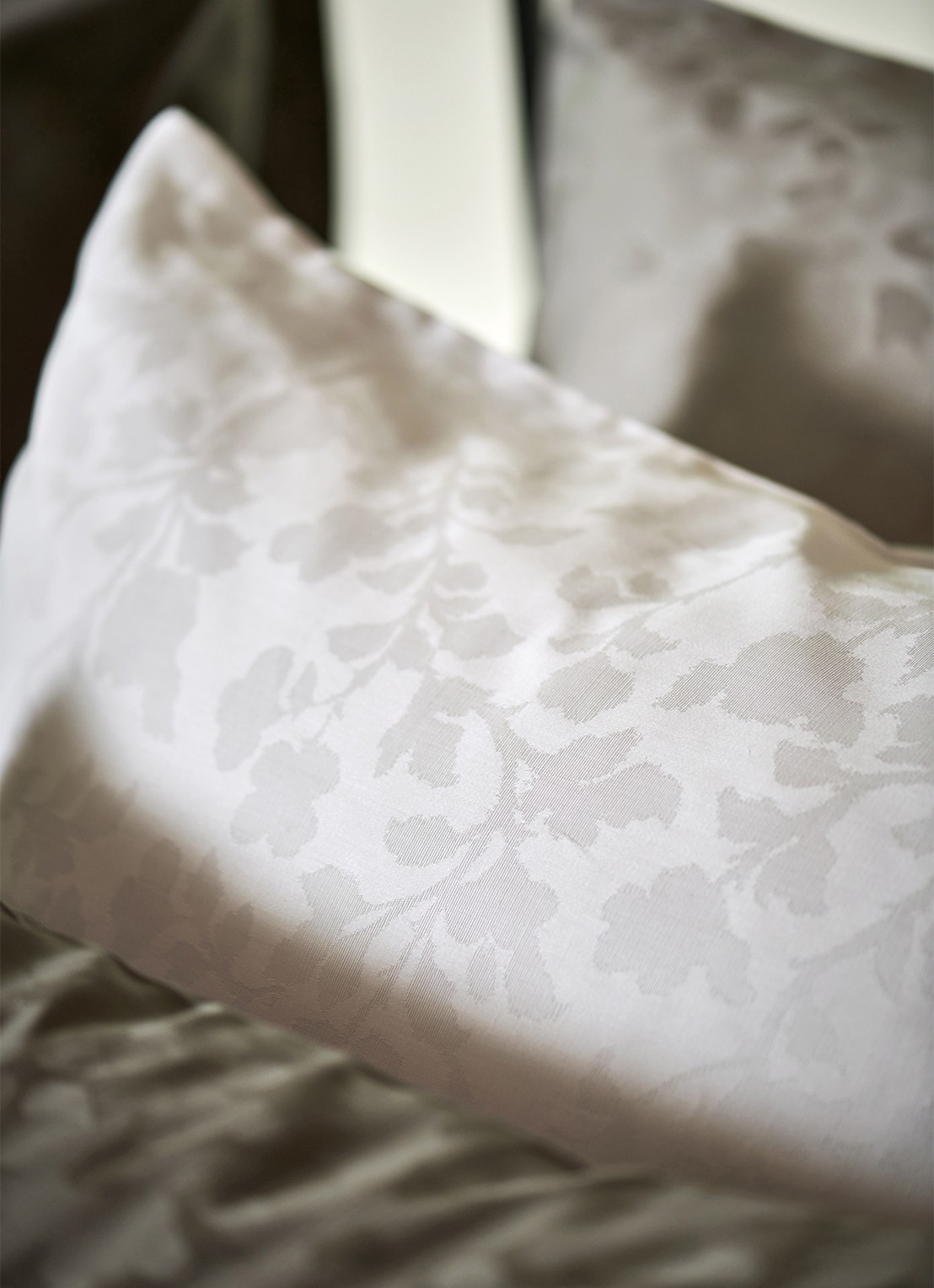 Vandyck Purity Ravenna dekbedovertrekset van katoensatijn 300TC - inclusief kussenslopen - achterkant gebroken wit