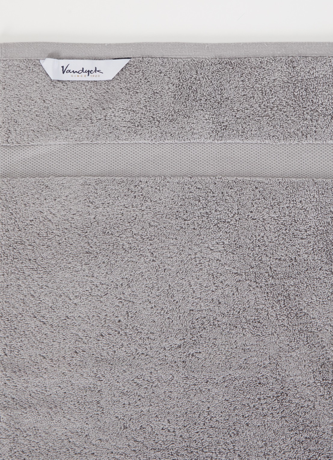 Vandyck Ranger badhanddoek - 650 gr/m2 - 68 x 127 cm - detail middengrijs