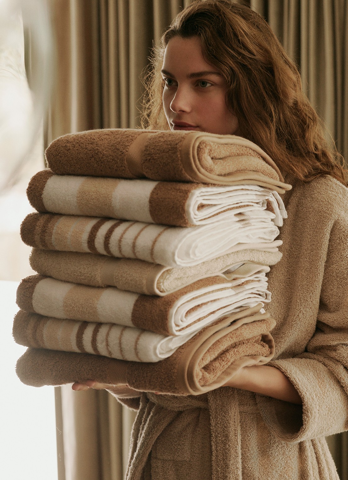 Vandyck Vancouver badhanddoek 68 cm x 127 cm - voorkant 2 taupe
