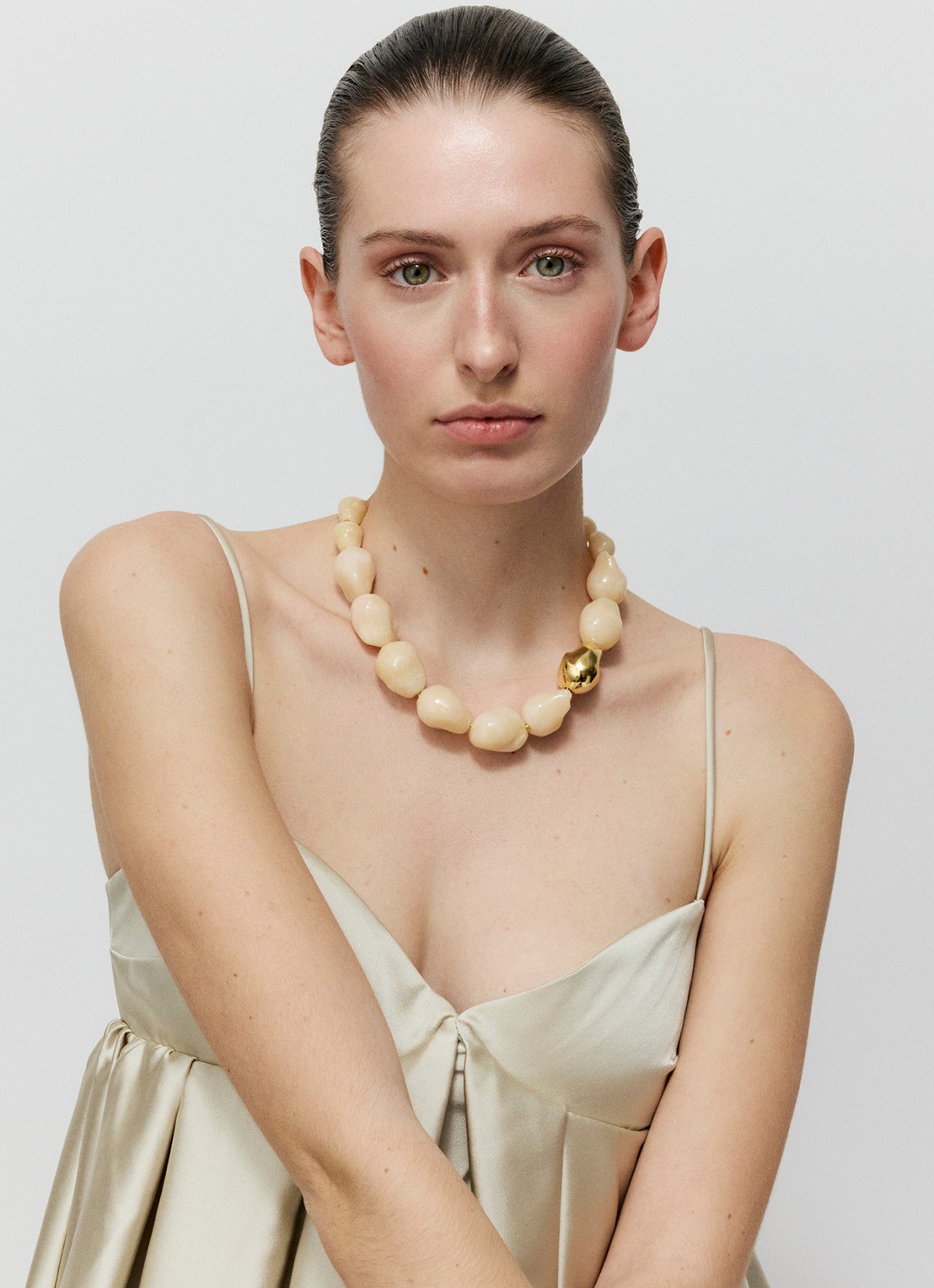 Vanessa Baroni Big Pearl ketting - voorkant 2 latte marble