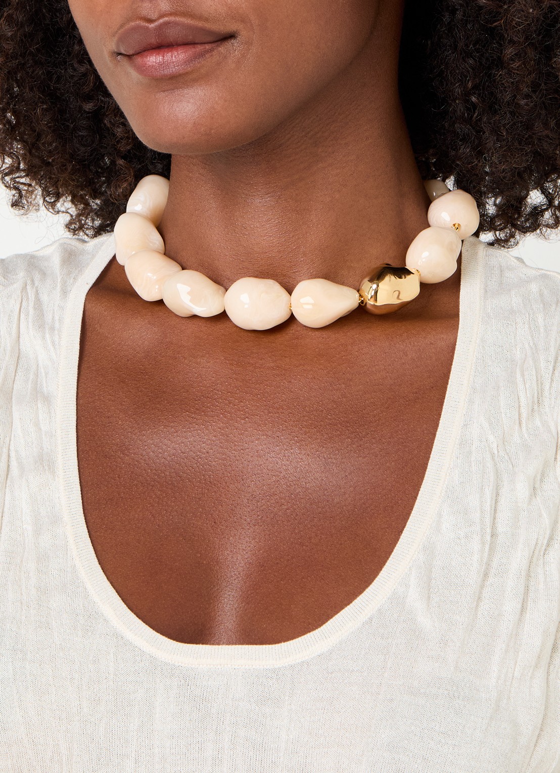 Vanessa Baroni Big Pearl ketting - voorkant 3 latte marble