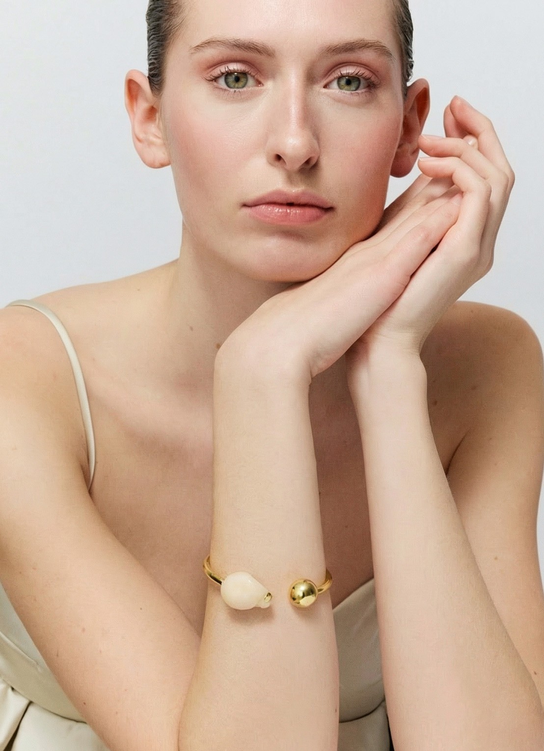 Vanessa Baroni Pearl bangle - voorkant 2 goud