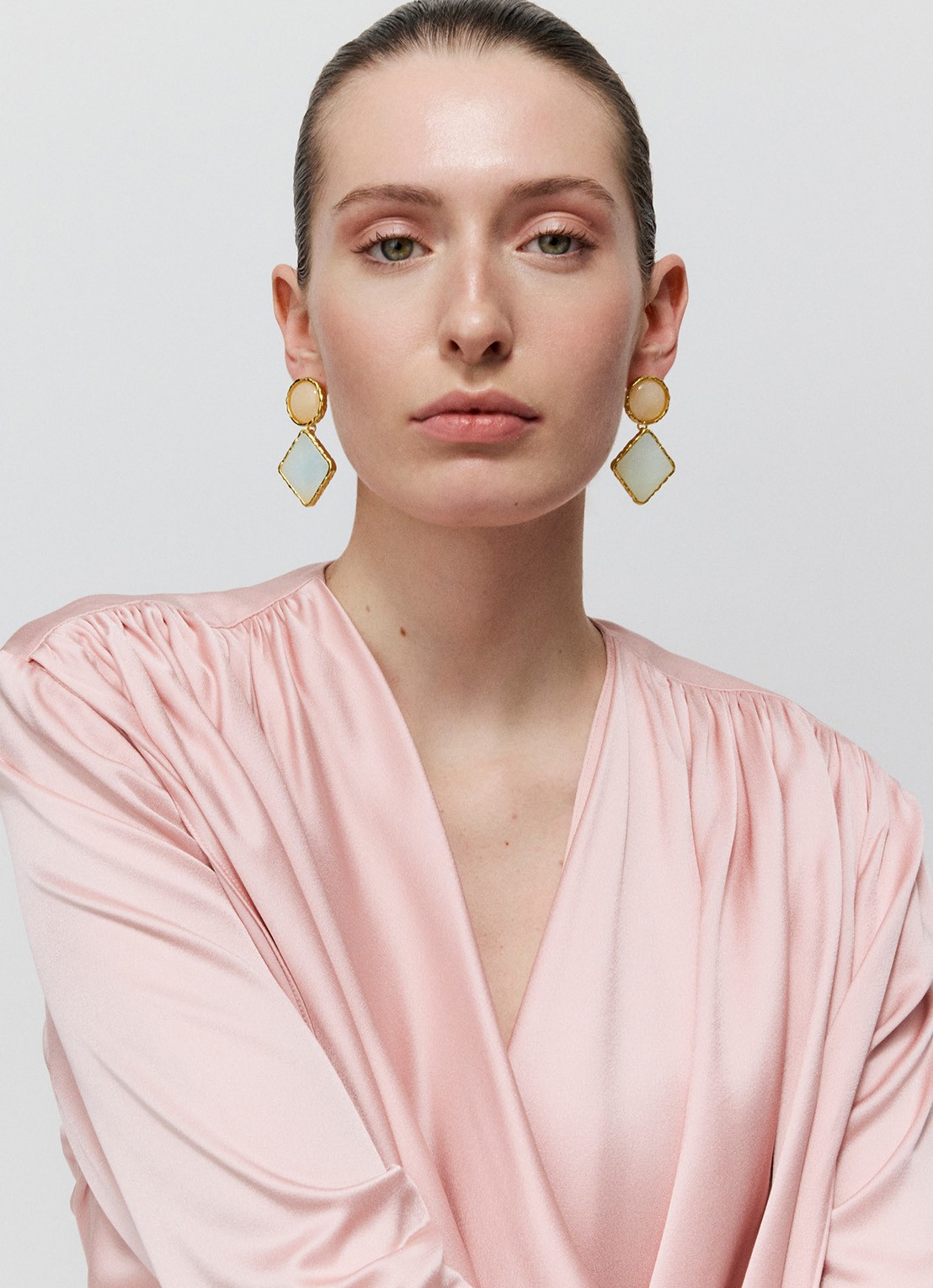 Vanessa Baroni Vintage Geometric oorstekers met hanger - voorkant 2 latte marble - cloud marble