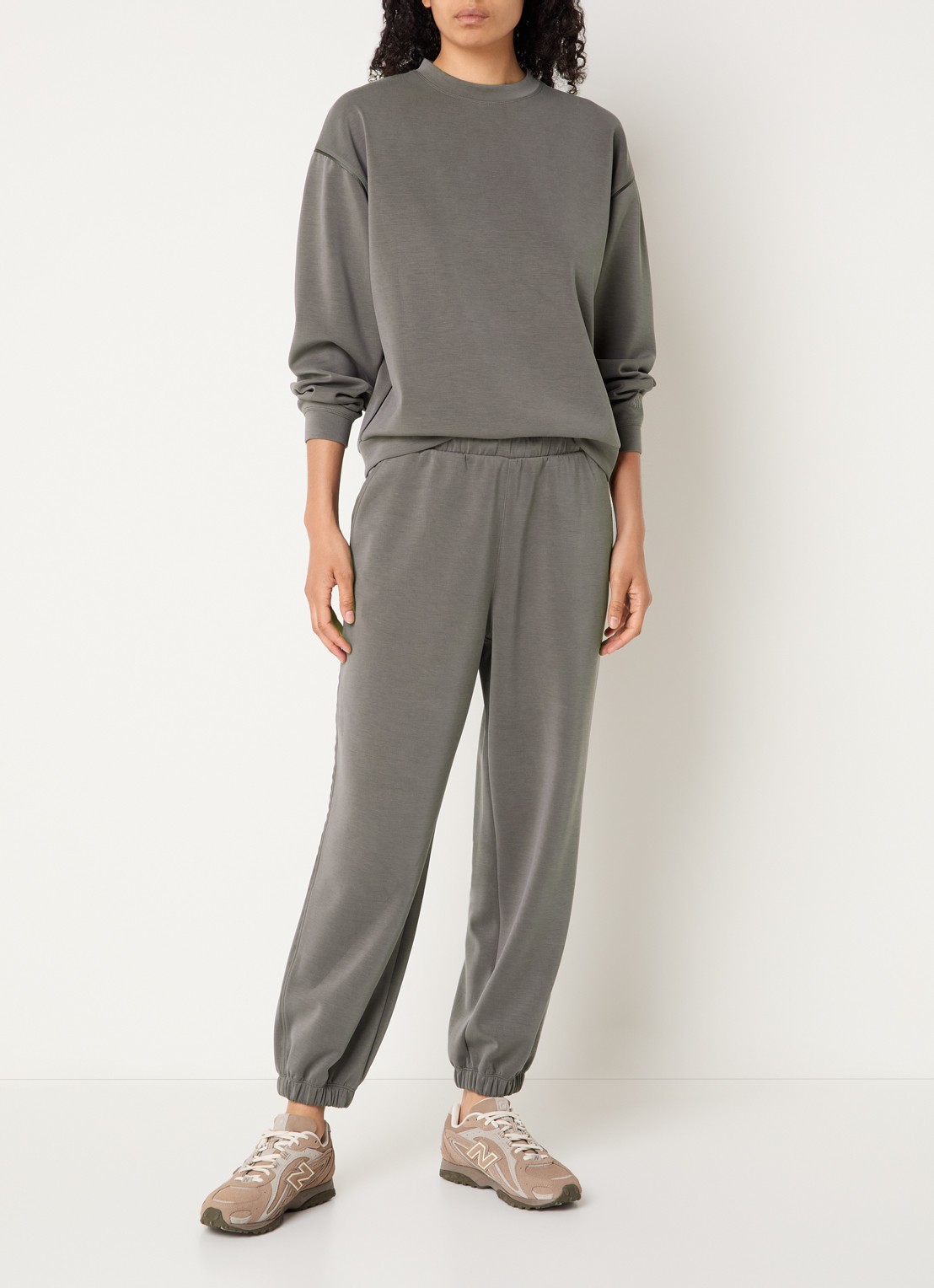 Varley Coralie sweater met ronde hals - voorkant 3 donkergrijs