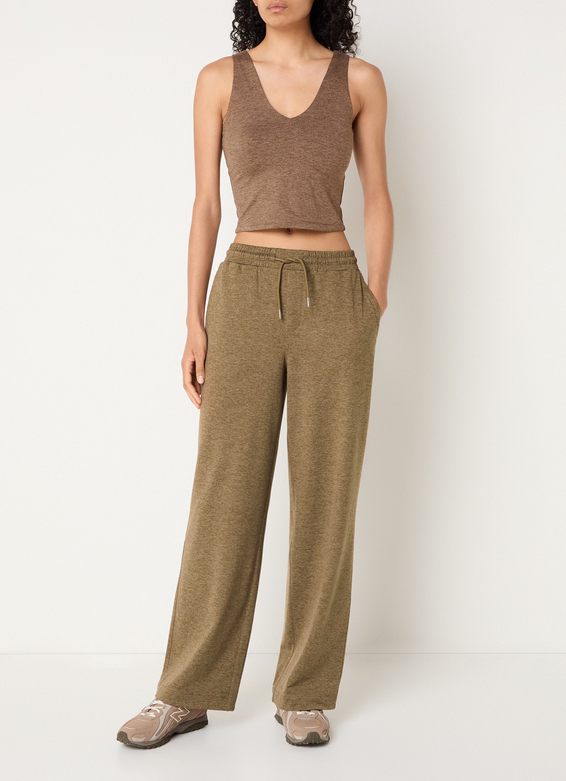 Varley Easy high waist straight fit joggingbroek met gemêleerd dessin - voorkant 3 mosgroen