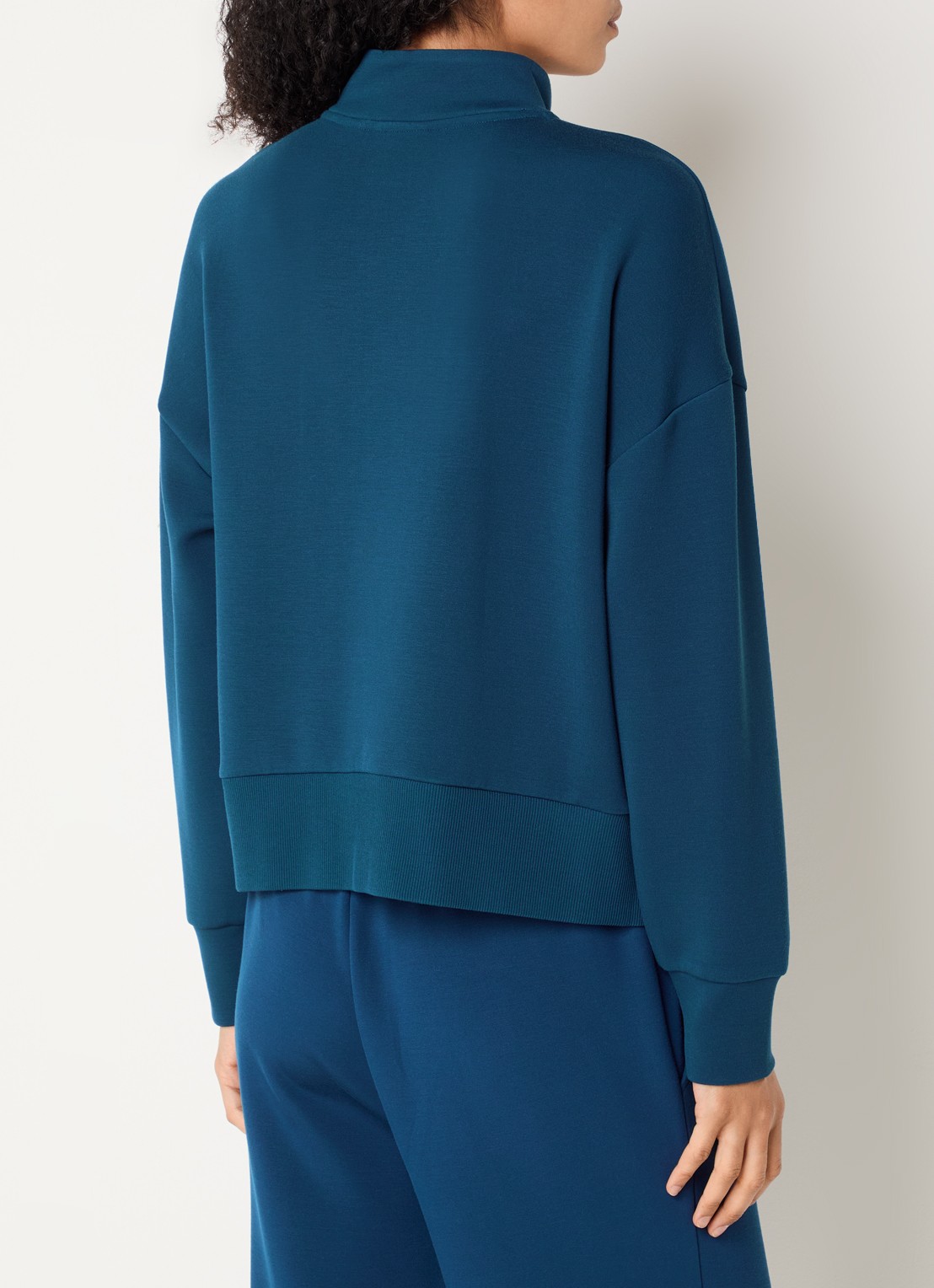 Varley Mavis sweater met halve rits - achterkant aquablauw