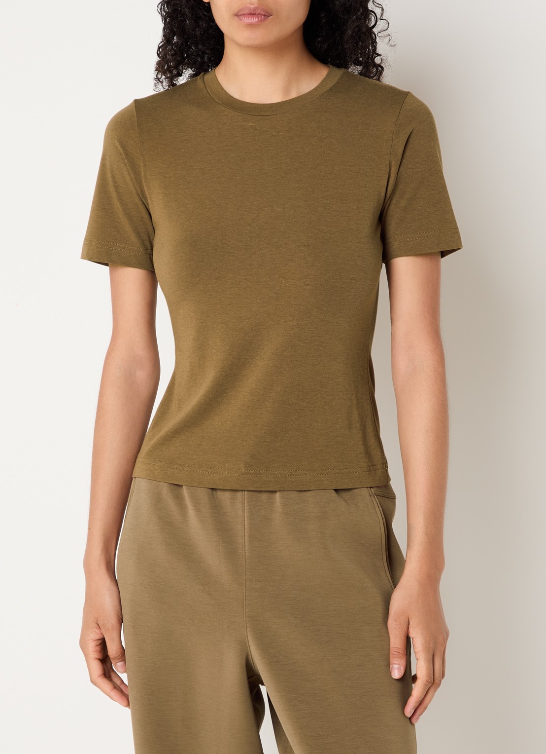 Varley Regina T-shirt met ronde hals - detail 4 mosgroen
