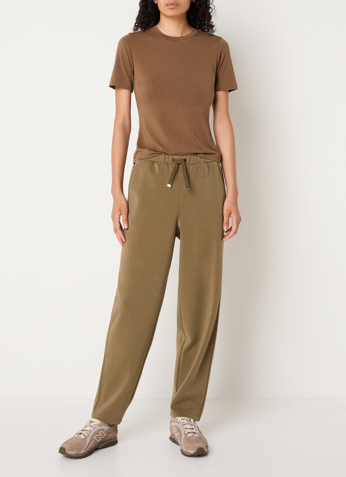 Varley Wilfred high waist tapered fit joggingbroek met steekzakken - voorkant 3 mosgroen