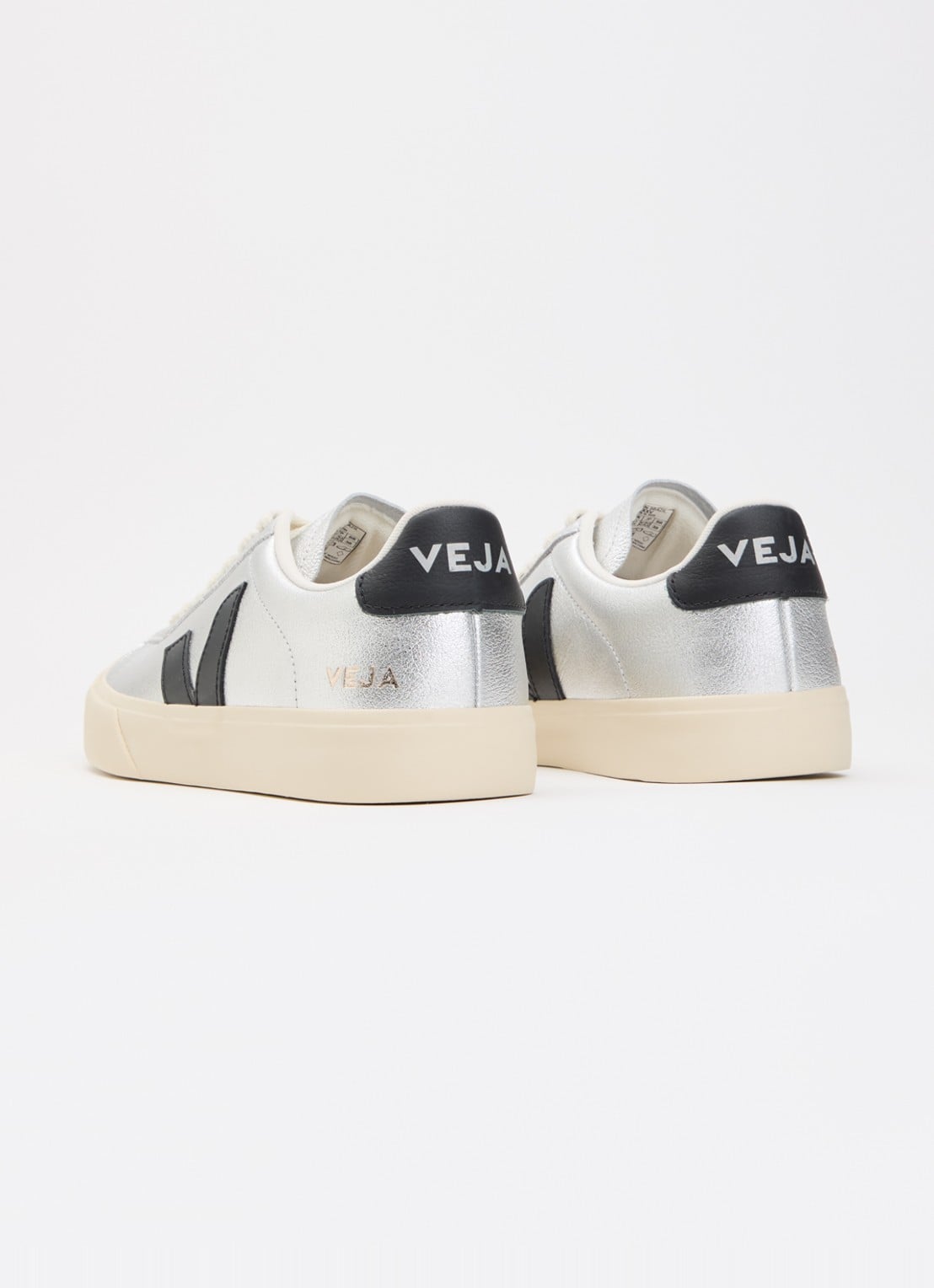 Veja Campo sneaker van leer met metallic finish - achterkant zilver
