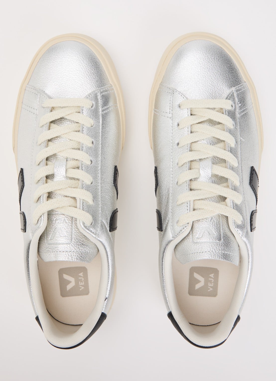 Veja Campo sneaker van leer met metallic finish - detail 3 zilver