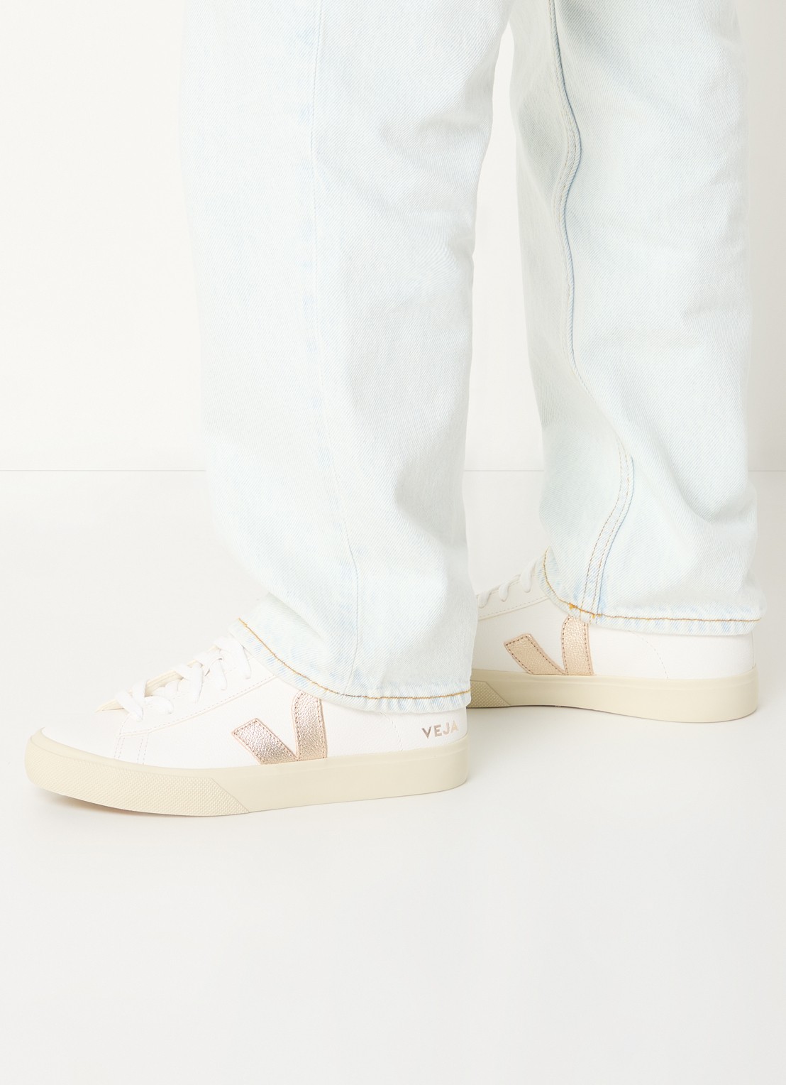 Veja Campo sneaker van leer - voorkant 2 goud