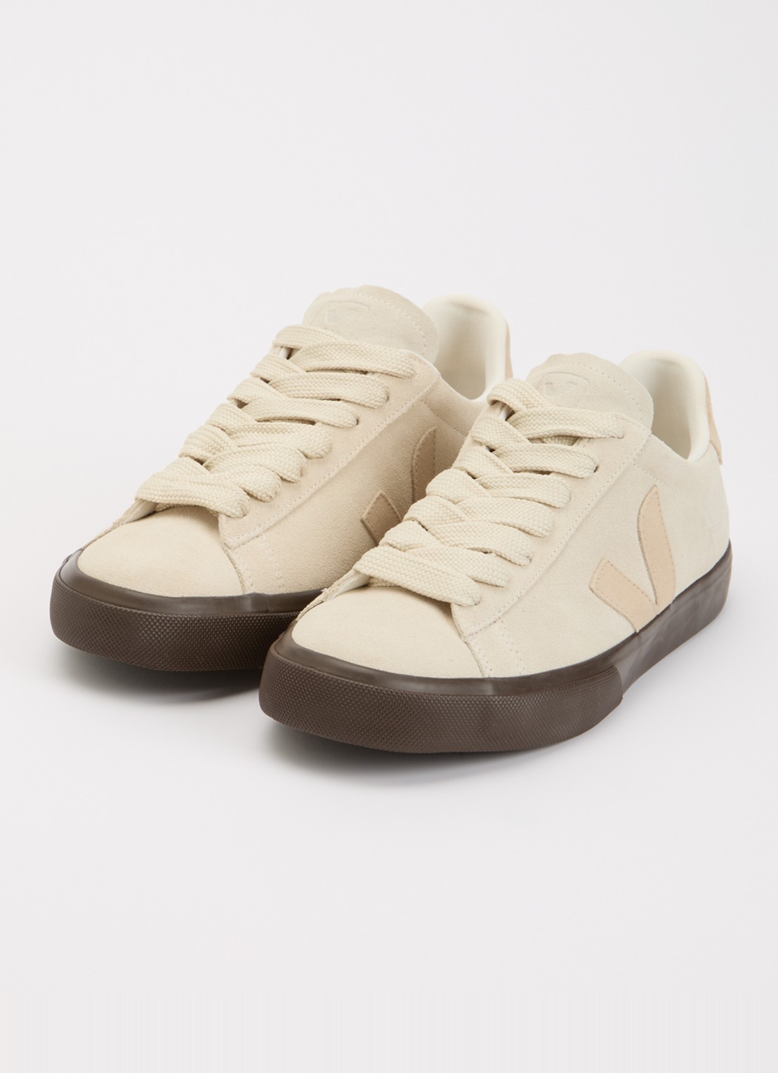 Veja Campo sneaker van suède - detail beige