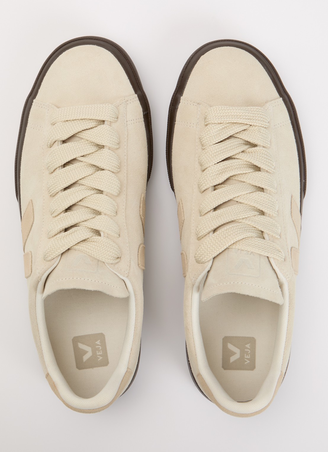 Veja Campo sneaker van suède - detail 2 beige