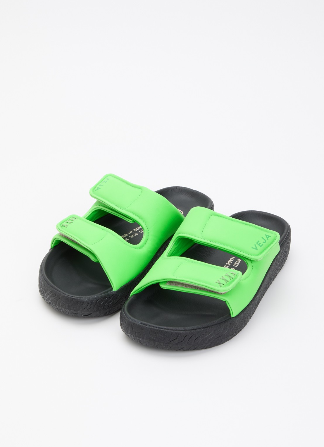 Veja Etna slipper van leer met logo - detail neongroen