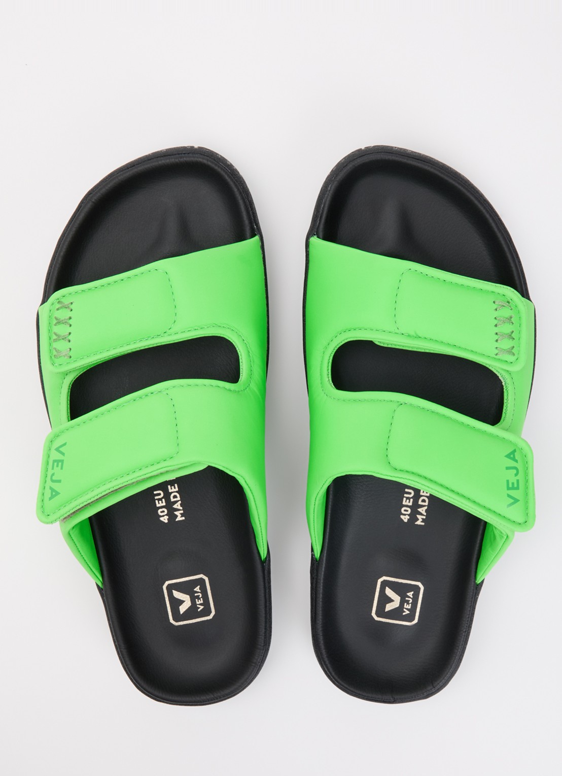 Veja Etna slipper van leer met logo - detail 2 neongroen