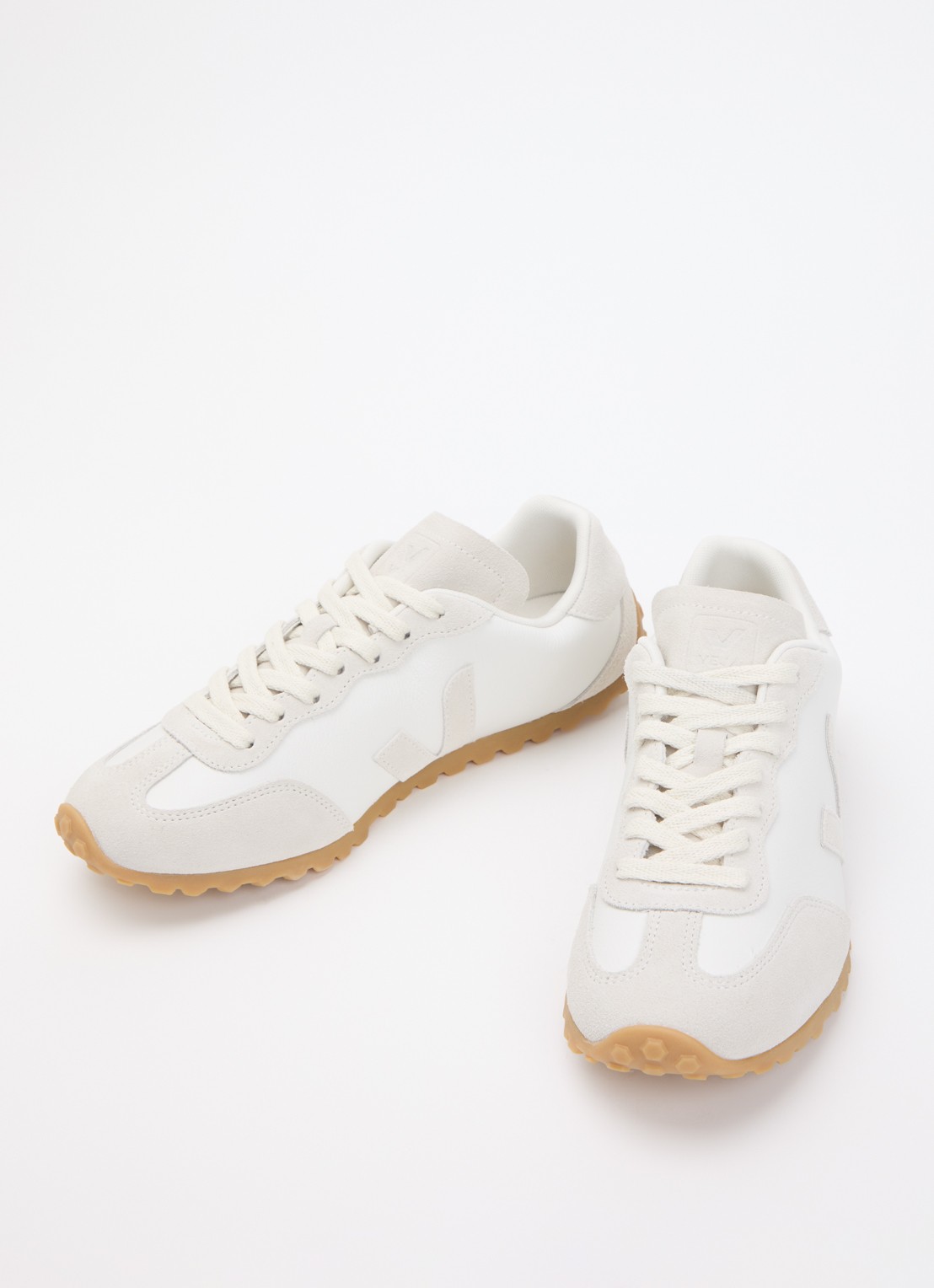 Veja GT sneaker van leer met suède details - detail wit