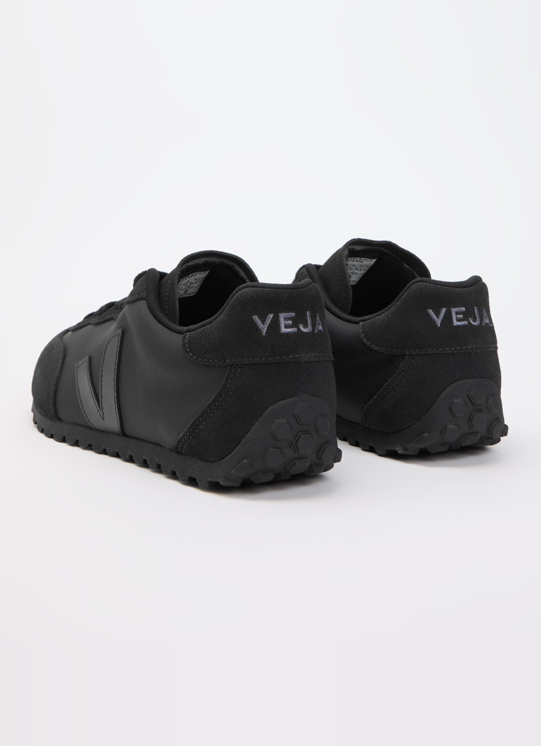 Veja GT sneaker van mesh met suède details - achterkant 2 zwart