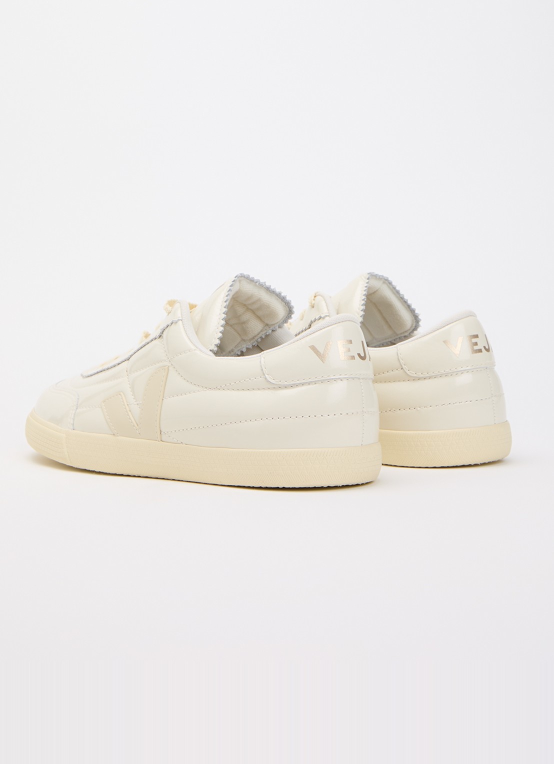 Veja Panenka sneaker van leer met lakfinish  - achterkant 2 gebroken wit