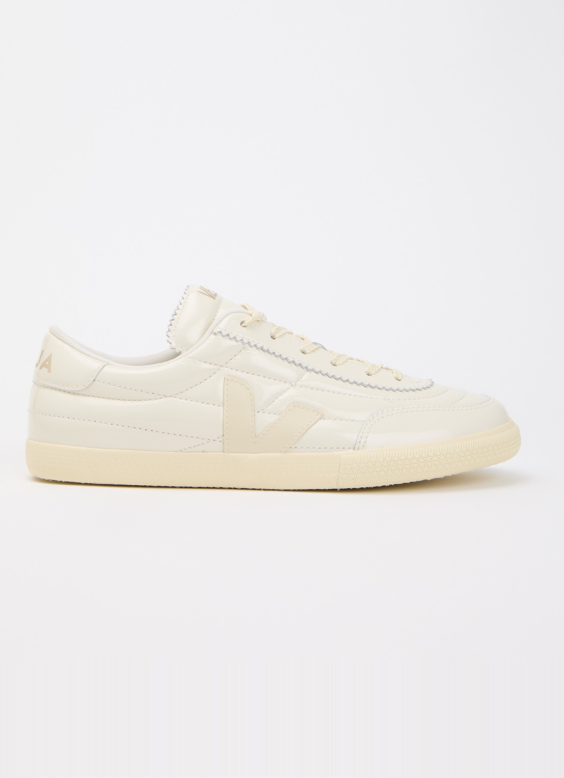 Veja Panenka sneaker van leer met lakfinish  - voorkant gebroken wit