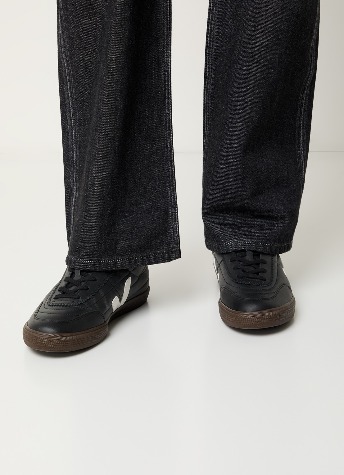 Veja Panenka sneaker van leer - voorkant 2 zwart