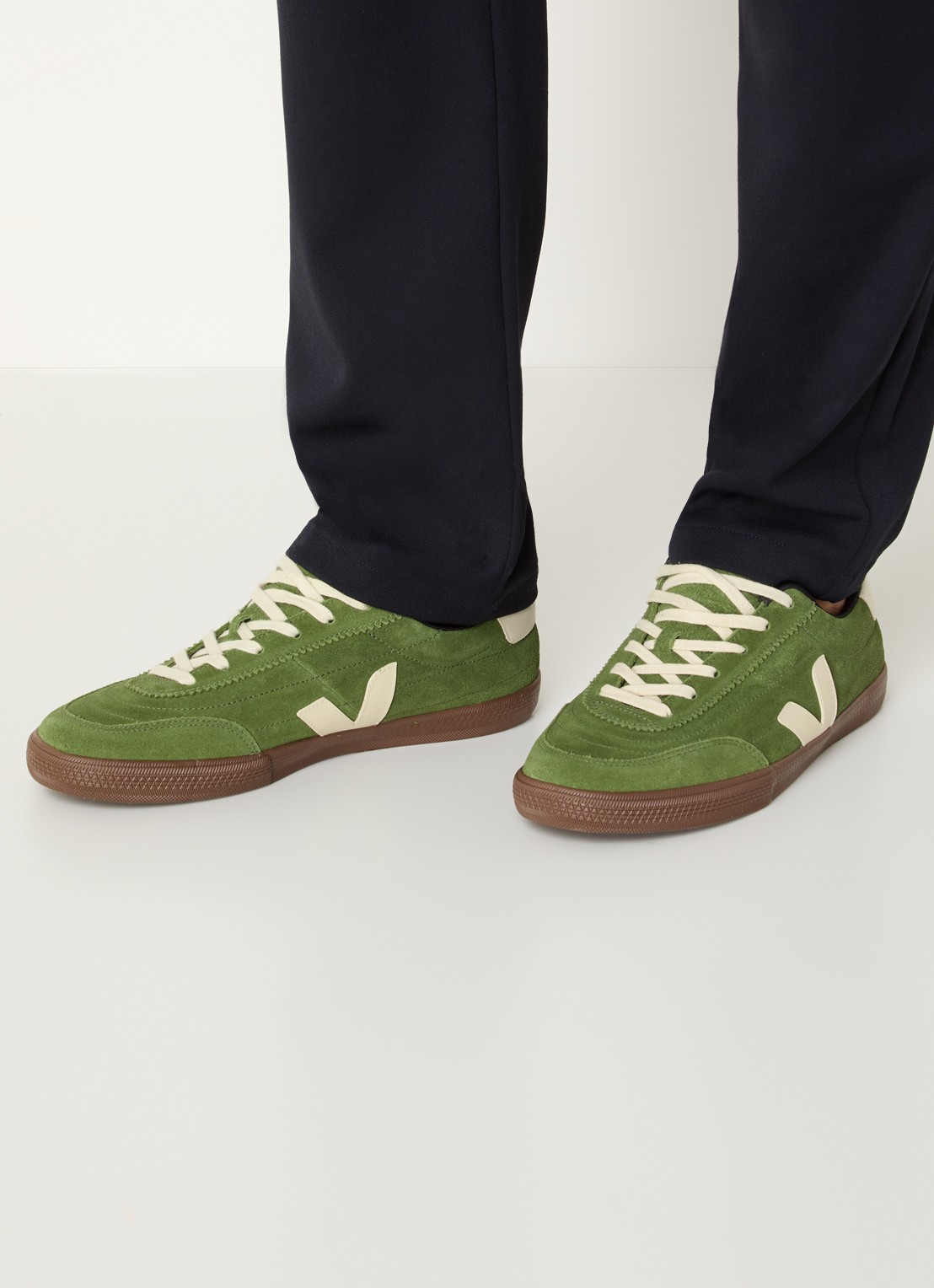 Veja Panenka sneaker van suède - voorkant 6 groen