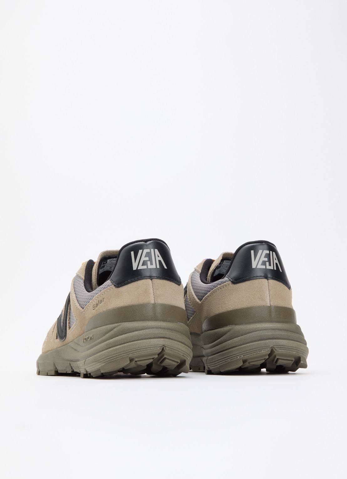 Veja Salar Alveomesh sneaker met suède details - achterkant 5 khaki