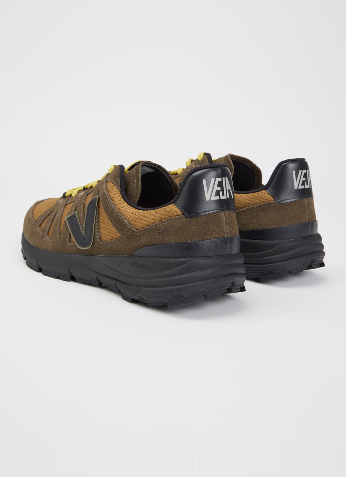 Veja Salar Alveomesh sneaker met suède details - achterkant zwart