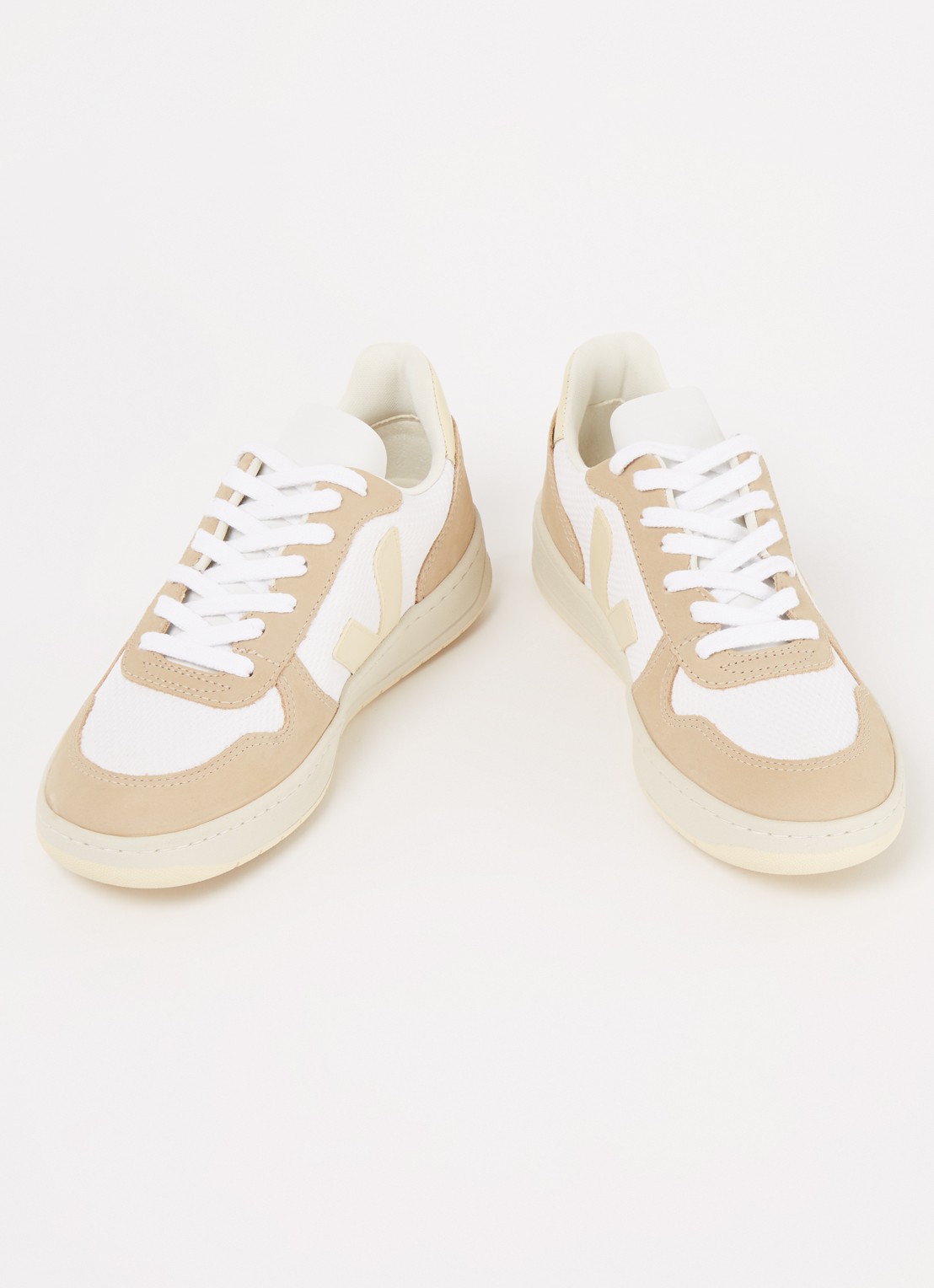 Veja V-10 sneaker met suède details - detail beige